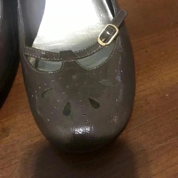 Steve Madden brown patent low wedges - Picture 4 of 6